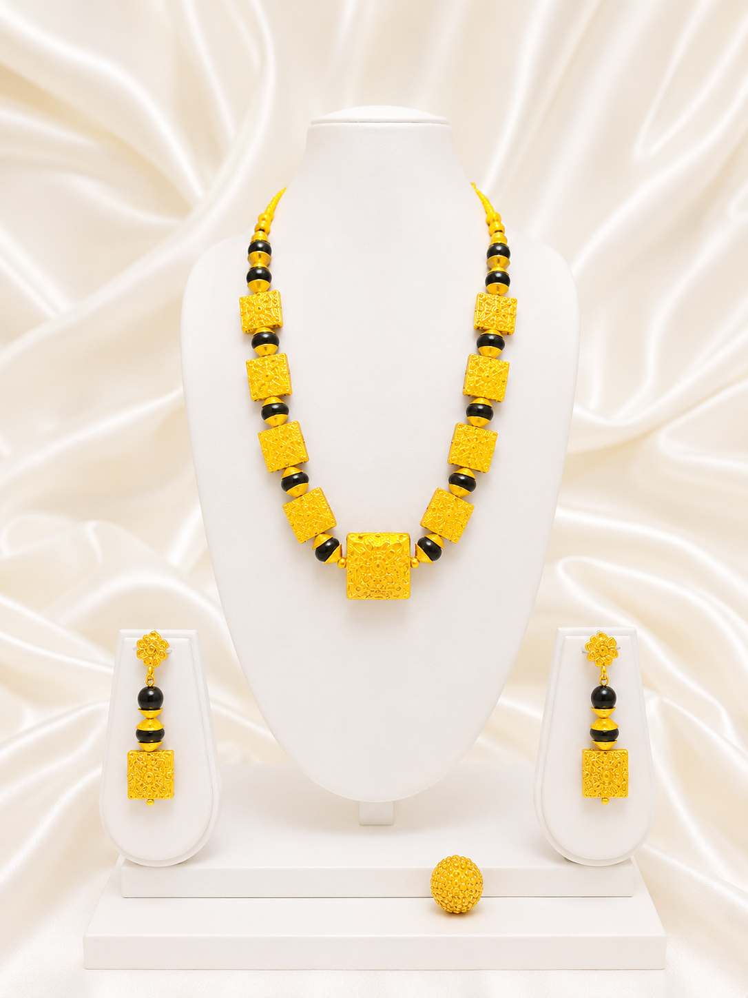 Ngalam Necklace 0002