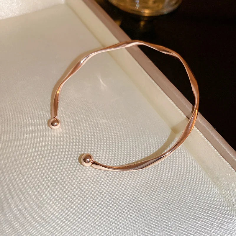 Minimalist Twisted Gold Cuff Bangle Bracelet for Women – Elegant Open Bangle Jewelry