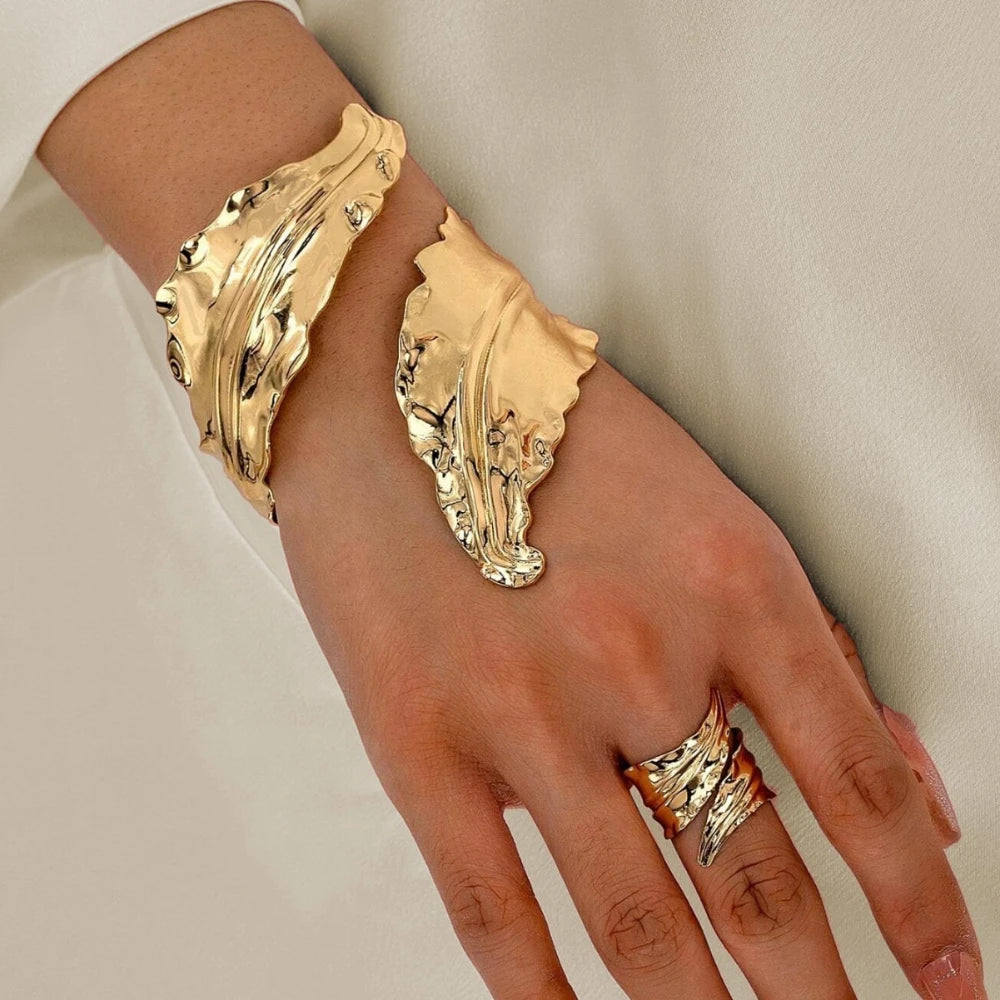 Vintage Gold Leaf Bracelet & Adjustable Ring Set for Women – Pleated Leaf Design, Elegant Gold Tone Jewelry Set