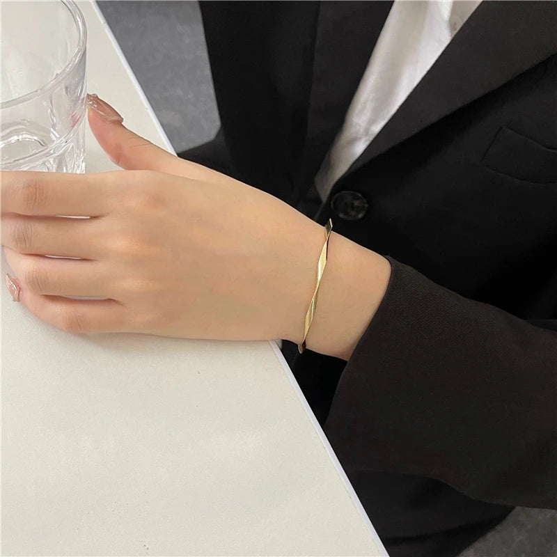 Minimalist Twisted Gold Cuff Bangle Bracelet for Women – Elegant Open Bangle Jewelry