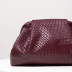 Elariah Burgundy Woven PU Leather Clutch Bag – Vintage Kiss Lock Evening Purse for Weddings & Formal Occasions