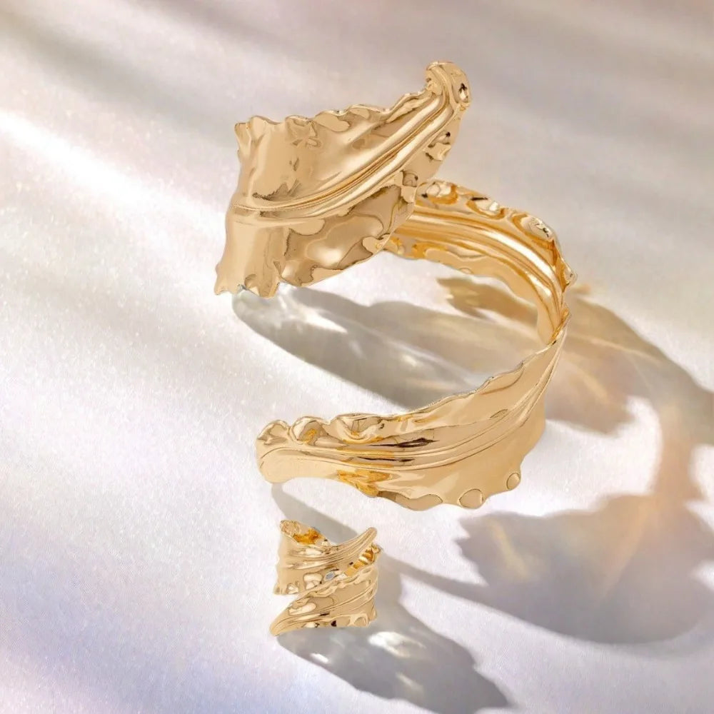 Vintage Gold Leaf Bracelet & Adjustable Ring Set for Women – Pleated Leaf Design, Elegant Gold Tone Jewelry Set