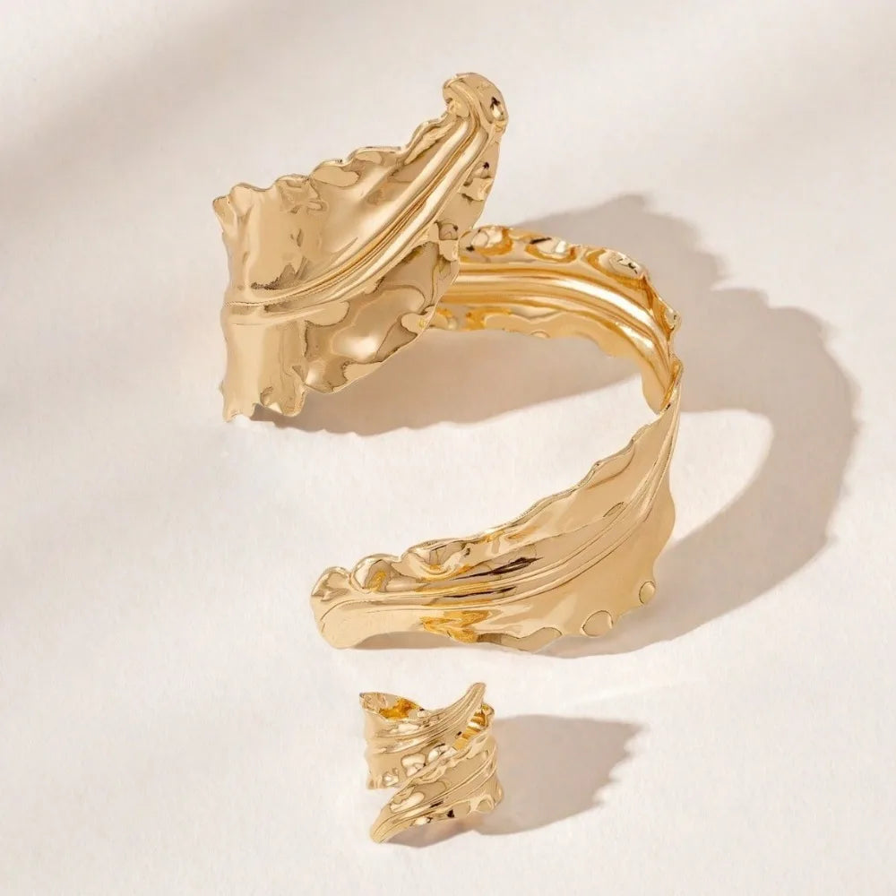 Vintage Gold Leaf Bracelet & Adjustable Ring Set for Women – Pleated Leaf Design, Elegant Gold Tone Jewelry Set